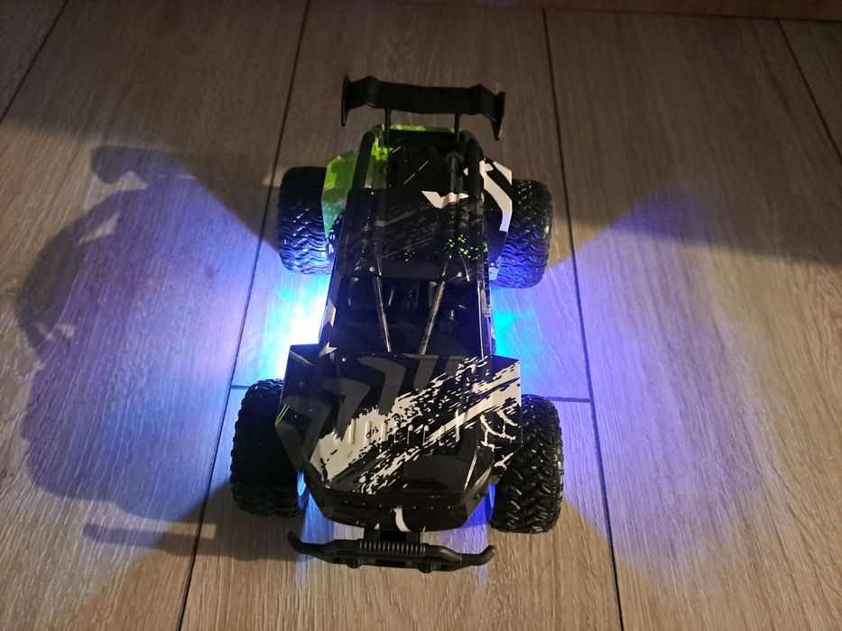 Masinuta DEERC cu telecomanda si 2 acumulatori