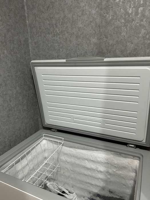 Морозильник  Midea HS-259CN