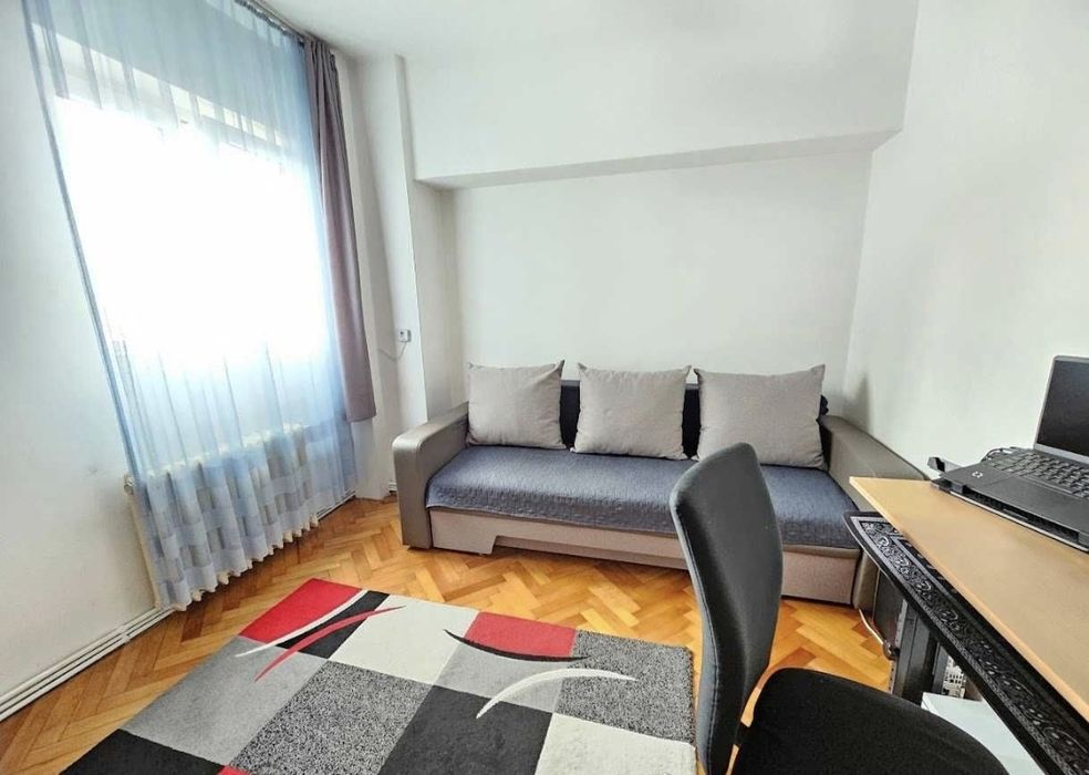 Vand apartament 3 camere, 2 bai , Tudor, etaj 2,zona Fortuna!