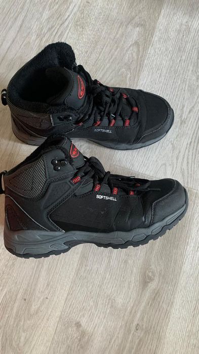 Продам кроссовки ботинки