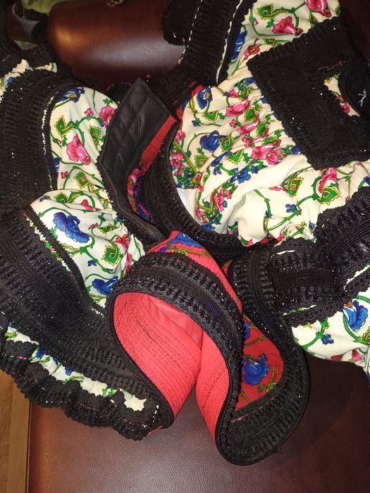 Vând costum oșenesc vârsta 4-5 ani