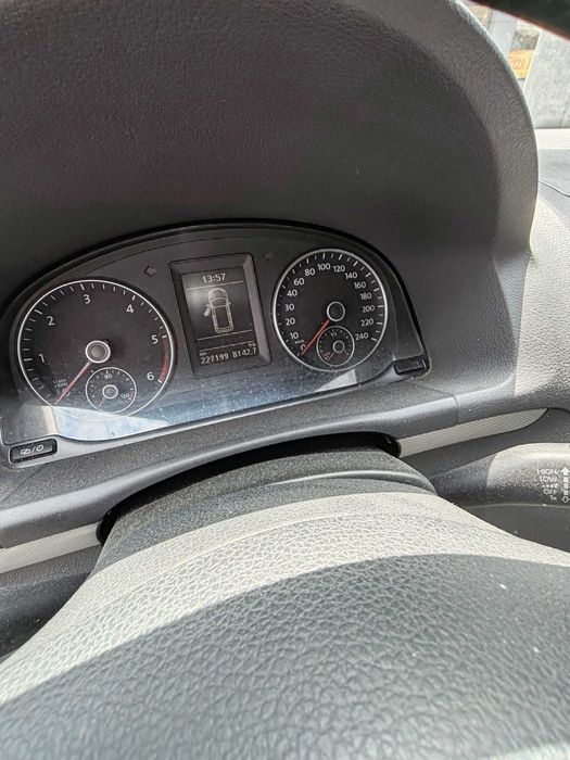 Vând Volkswagen Touran 2013 (model 2014)