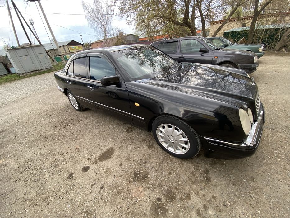 Продам машину мерседес w210