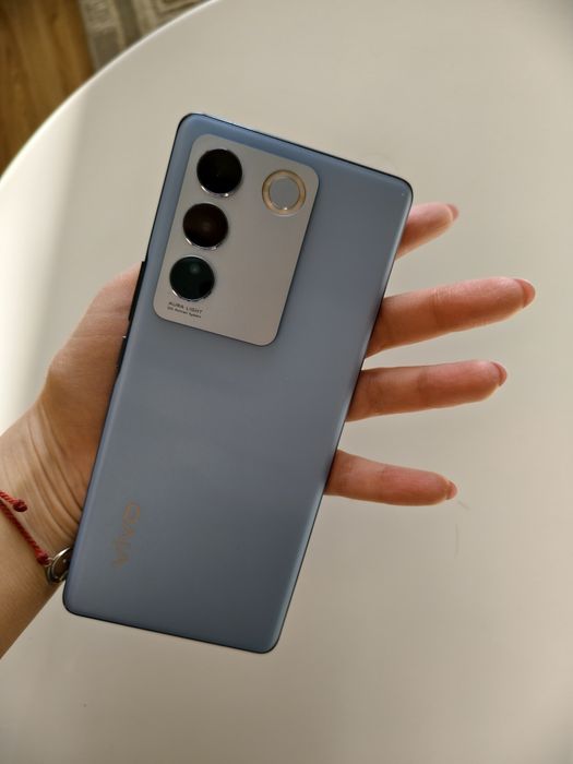 Продам телефон Vivo V27