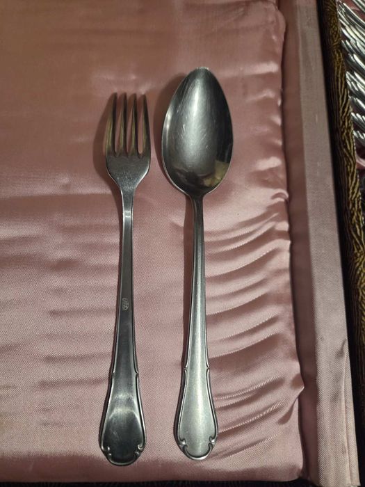 Комплект прибори за хранене