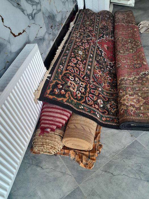 Ковры новые 4штуки 2 красных 2 бежевых