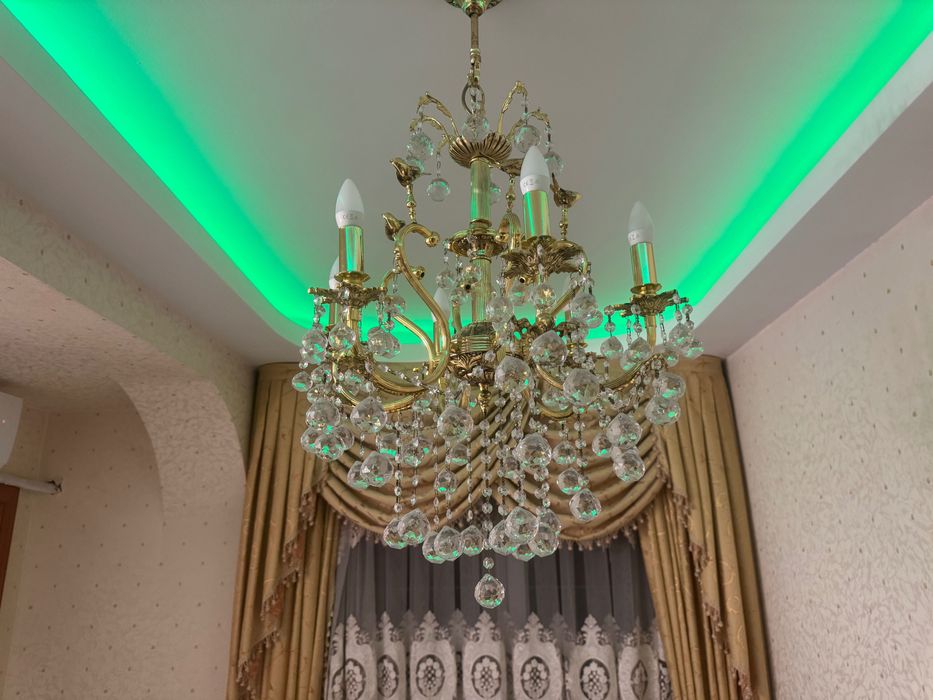 Lustre  diferite dimensiuni 10 bucăți + 6 aplicate pe perete