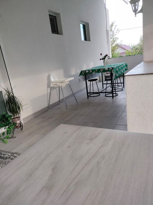 Închiriez casă cu 4 camere în Aroneanu