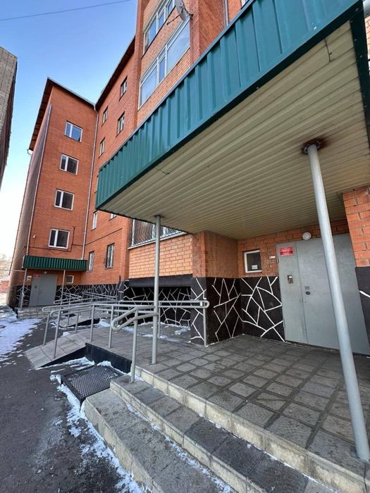 Продаётся трёхкомнатная квартира