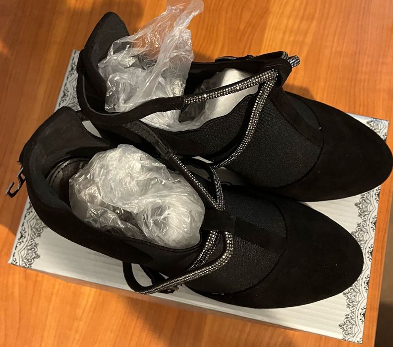 Pantofi damă  stil gheată
