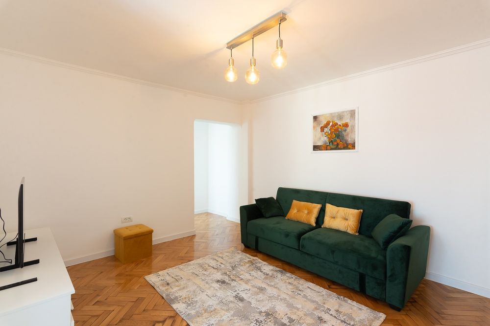 Inchiriez apartament ultracentral 2 camere