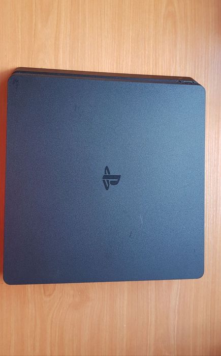 Продаю Б/у PlayStation 4 в хорошем состоянии.