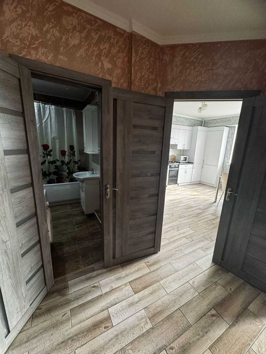 Дава се под наем Двустаен апартамент в София, Полигона - 69 кв.м за 425 € - Снимка #2