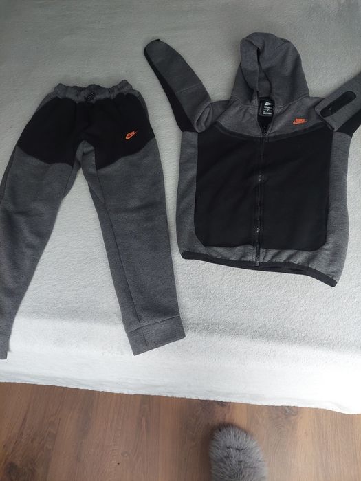 Анцунг на найк размер 176 отговаря на 9,10години