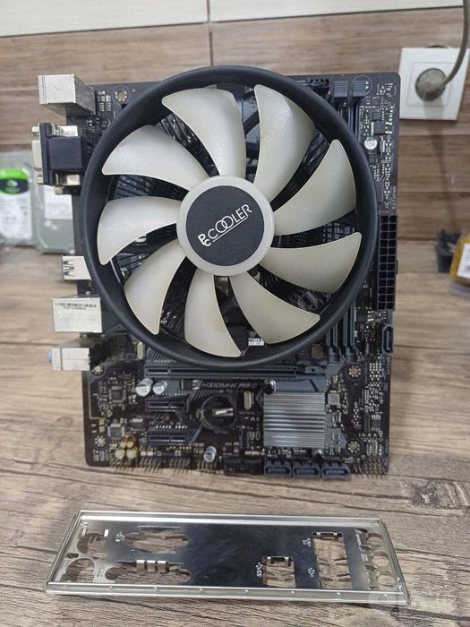 Комплект: Asus H310M + Intel Core i5-9400F + Кулер.
