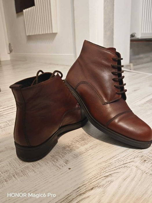 Vand ghete îmblanite , din piele naturala, barbati.