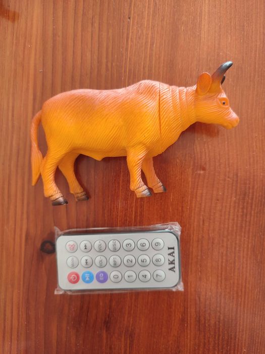 Играчка. Играчка бик.