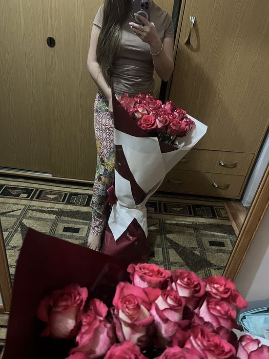 Продам букет роз 100-110 см.