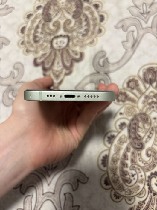 Продам айфон 12.