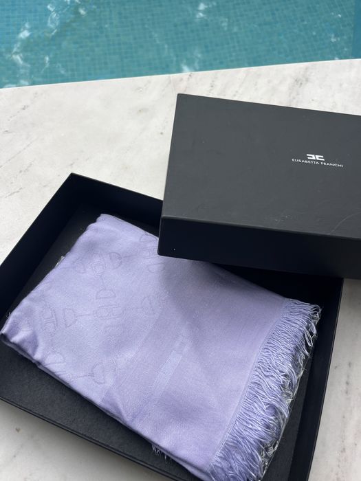 Elisabetta Franchi шал чисто нов