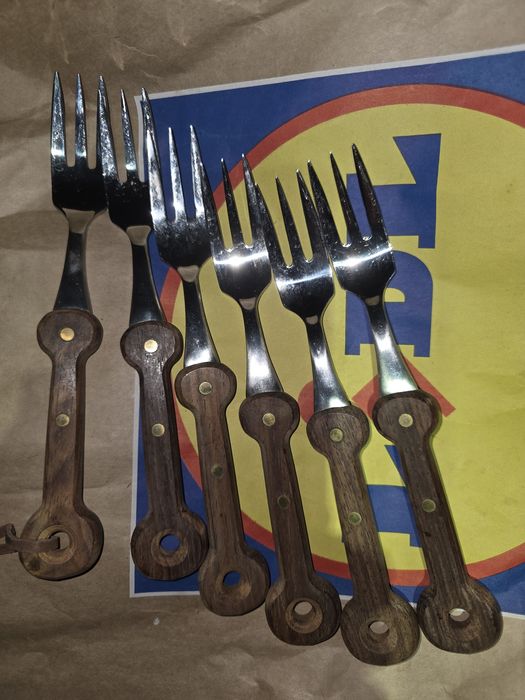 Furculite cu maner din lemn