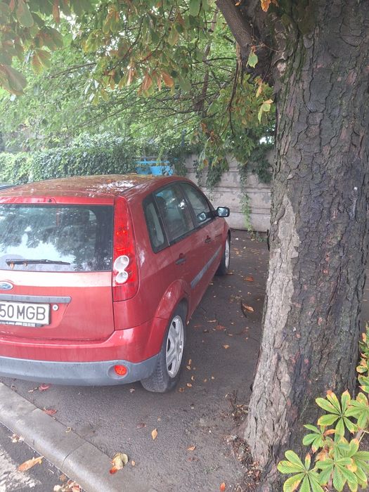 Vând Ford Fiesta