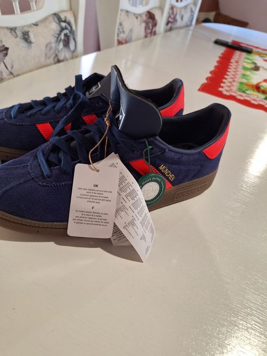 Adidași noi cu eticheta