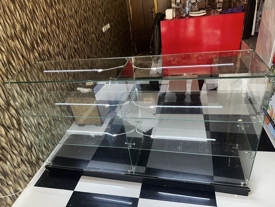 Ширинлик сотишга тугри келадиган витрина