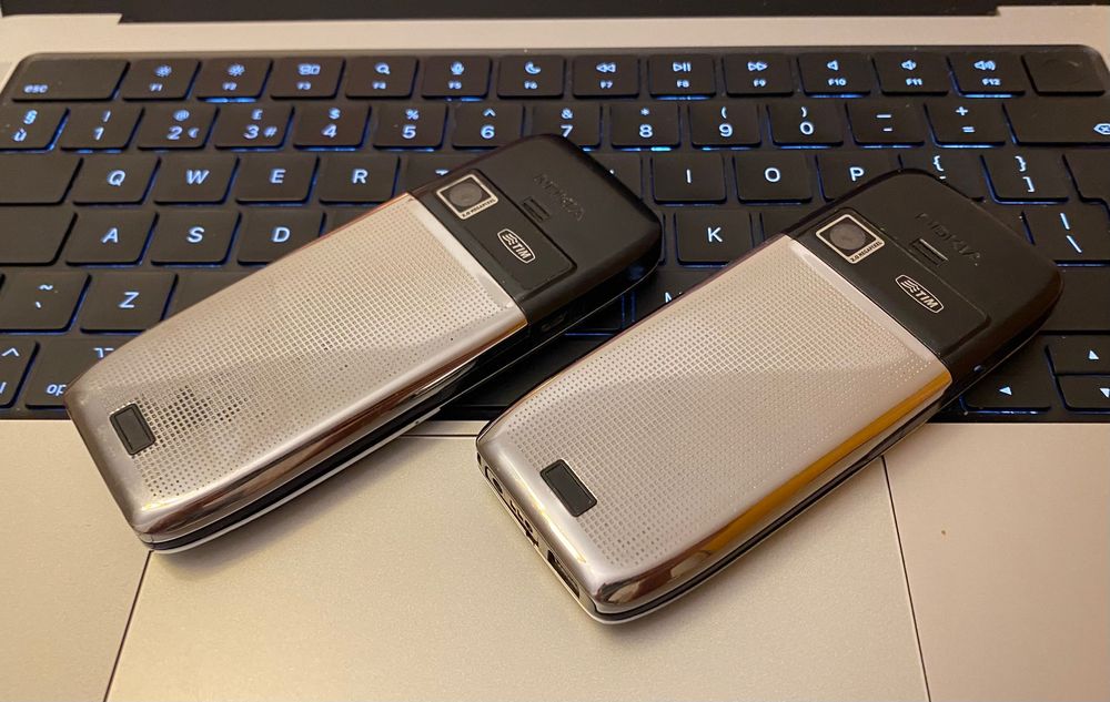 Telefon Nokia E51 - ambele ! Utilizare zilnica sau colectie