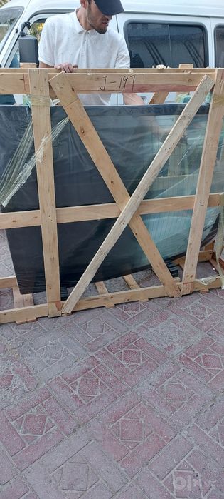 Тесла мобел 3 передний лобовой