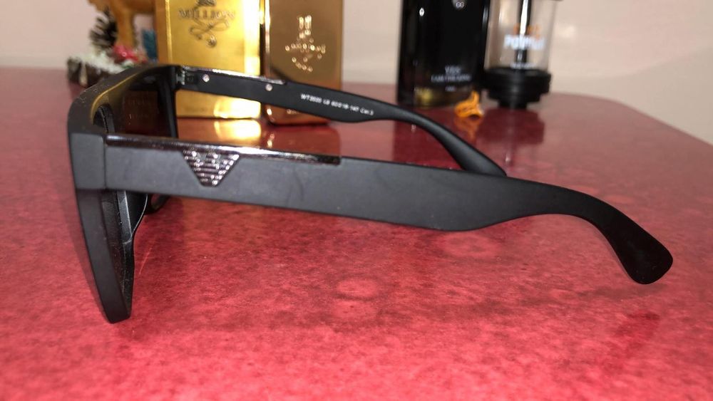 Vând ochelari de soare Emporio armani