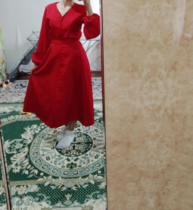 Новый Красный платье