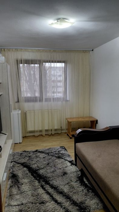 Închiriez Garsoniera