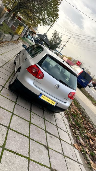 Golf 5 - 1.6 fsi - 115 cp - Clima - Navi - Senzori - Computer de bord