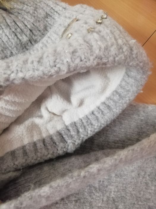 Продам шапку с хомутом для девочек