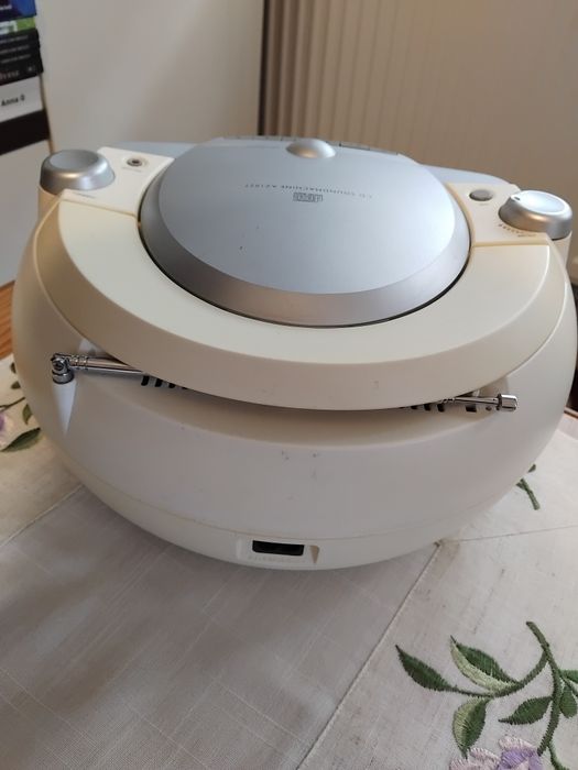 Casetofon cu radio si CD