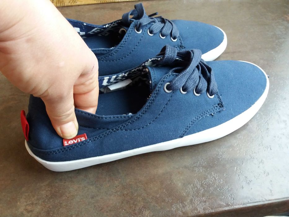 мъжки спортни обувки,гуменки,кецове,маратонки  Levi's ном 41 нови