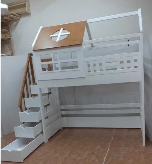 Pat inalt lemn masiv, etajat, tip casuta