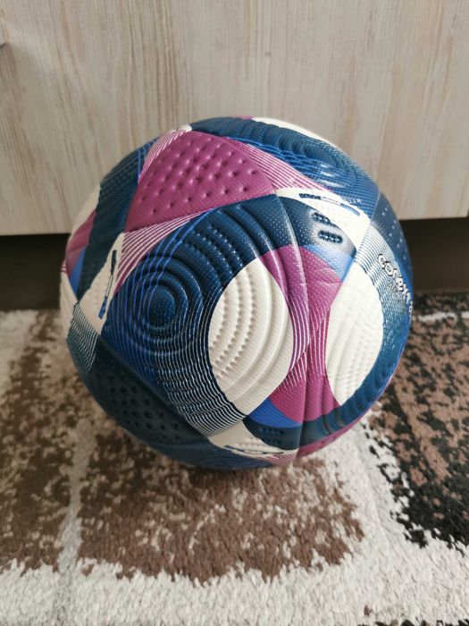 Футболна топка за тренировки и мачове. Чисто нова. Размер 5