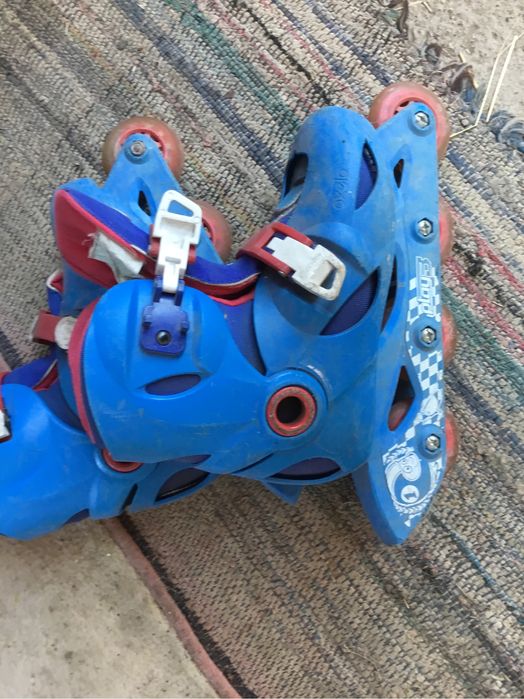 Salopeta lucru marime 52 ,rosu 45ron si role oxelo mar