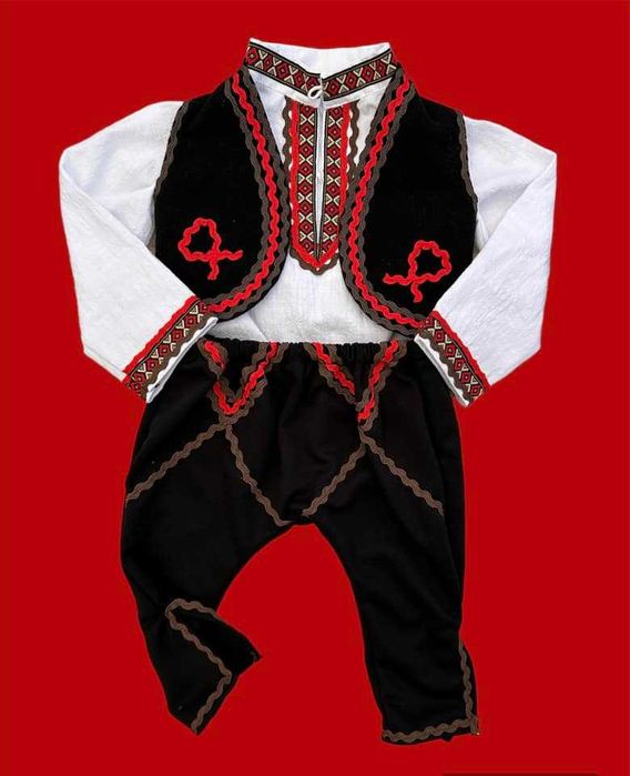 Народни носии за Мама Тати и дете