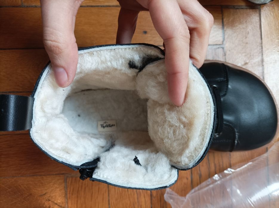 Продавам боси обувки естествена кожа