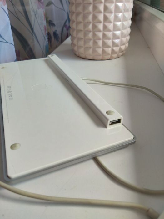 Tastatura Apple  cu fir