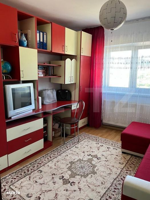 Apartament de vanzare, cu 3 camere, semidecomandat - in Vatra Dornei
