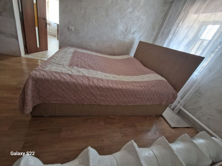 Кровать с мотрасом