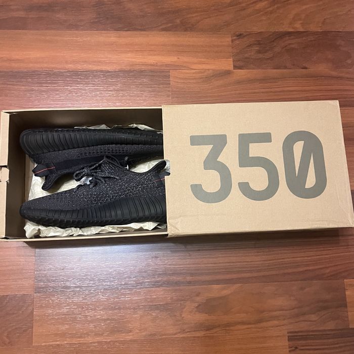 Adidas Yeezy Boost 350 V2 Black 43 1/3 zebra white black carbon onyx beluga bone 500 700