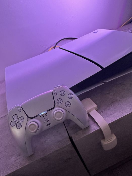 PlayStation 5 – 1TB + Manetă Pearl Chrome + Jocuri