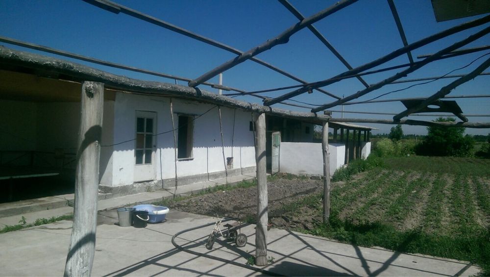 Продается участок 20 соток и 2 дома. Нуравшан ( Тойтепа)