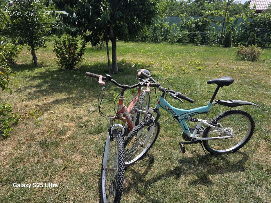 Vând  2 biciclete.