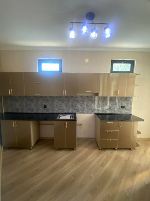 uy kotej sotiladi 1 sotx 3 xonali